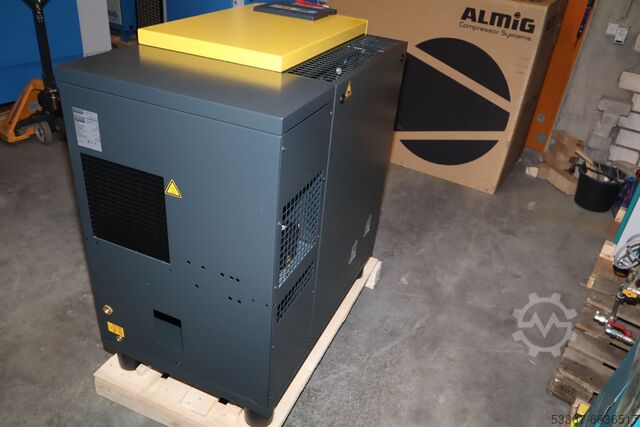 Compresor de tornillo de 9 kW con secador Kaeser SM16T