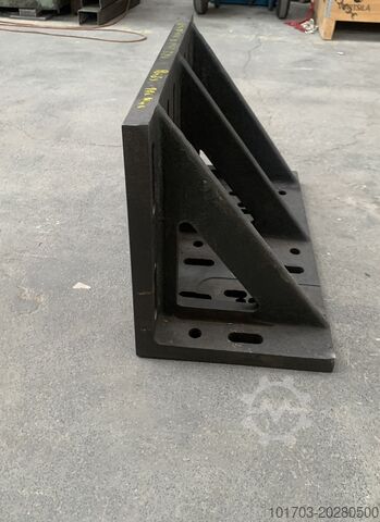 Gietijzeren hoekijzer Equerre en fonte 640 x 400 x 320 mm