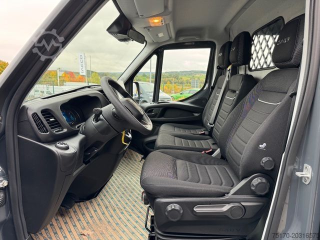 Furgão de teto alto IVECO Daily 35S18HA8 3.0L *R3.520mm*AHK*2xSchiebetür*