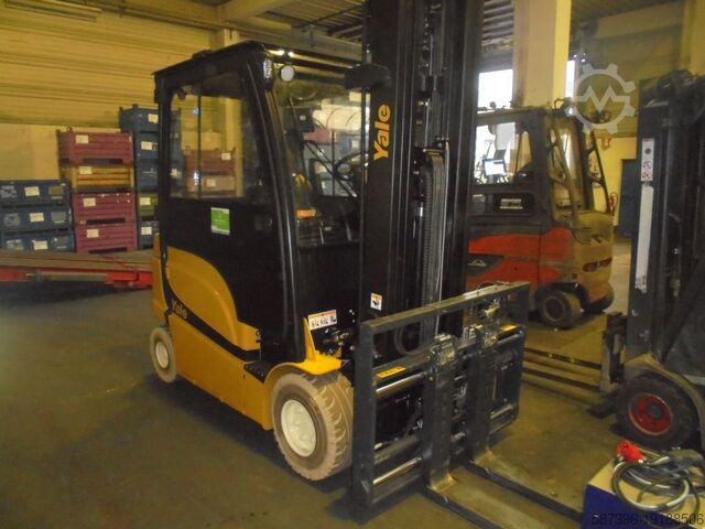 Elektrische vorkheftruck met 4 wielen Yale ERP30VL