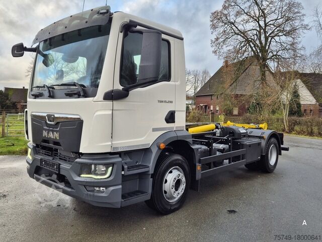 Kampós konténerszállító teherautó man TGM 15.290 BL Abrollkipper PowerMatic Standheiz.