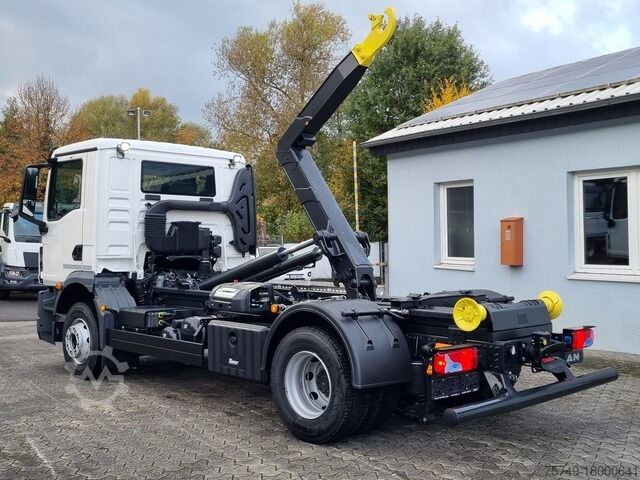 Kampós konténerszállító teherautó man TGM 15.290 BL Abrollkipper PowerMatic Standheiz.