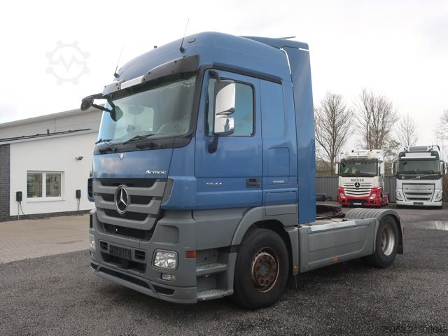 Standardowy ciągnik siodłowy Mercedes Benz 1844 LS 4x2 MP3 Megaspace Retarder