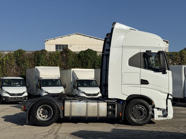 Tractora standard Iveco Sway 490