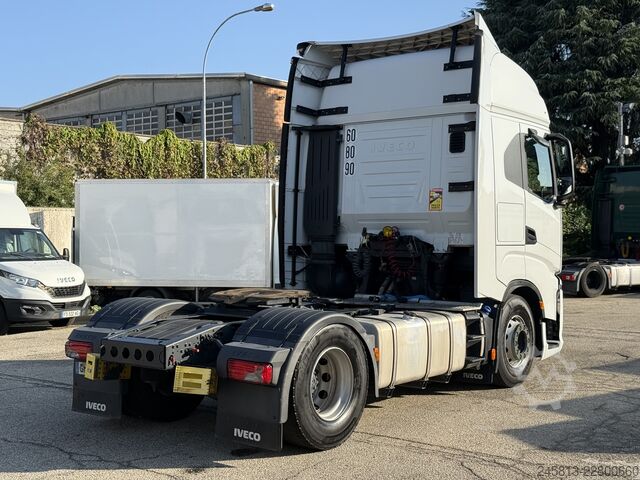 Tractora standard Iveco Sway 490