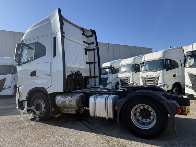 Standard nyergesvontató Iveco sway 490