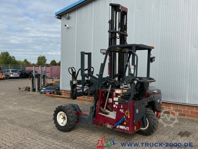 Gaffeltruck Moffett Mitnahmestapler 4 Wege Allrad NX Typ M 4 25.4
