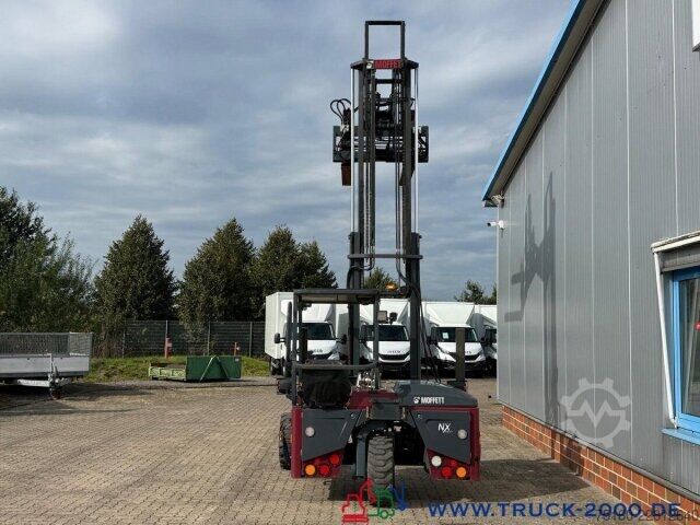 Gaffeltruck Moffett Mitnahmestapler 4 Wege Allrad NX Typ M 4 25.4