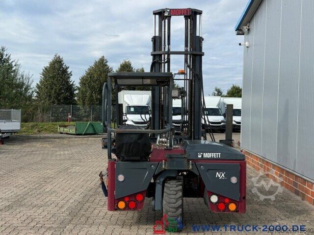 Gaffeltruck Moffett Mitnahmestapler 4 Wege Allrad NX Typ M 4 25.4