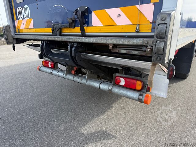 Samochód ciężarowy typu furgon Iveco EUROCARGO 120-220