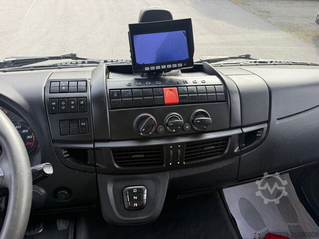 Samochód ciężarowy typu furgon Iveco EUROCARGO 120-220
