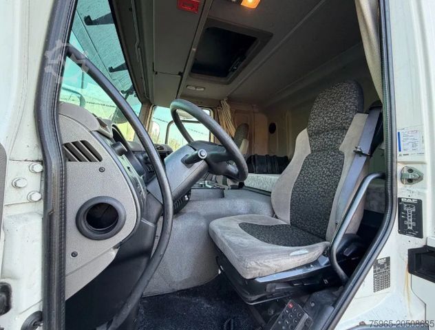 Box truck DAF CF 65 EURO 5 ONLY 202.000 KM TAIL LIFT HOLLAND-T