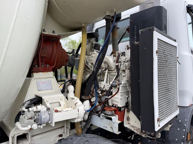 Betonszállító teherautó Astra HD8 84.45