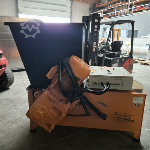 Rivningsmaskin för trä Schuko ZM 800 SPS