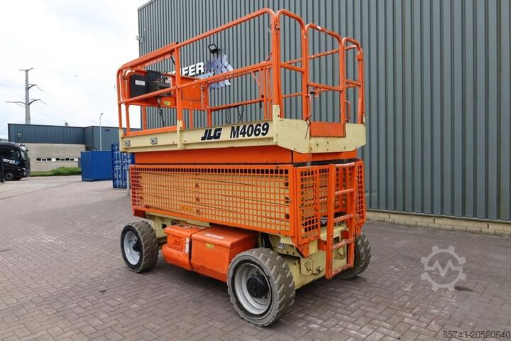 Schaarlift JLG M4069 Hybrid, 14.2m Working Height, 360kg Capacity