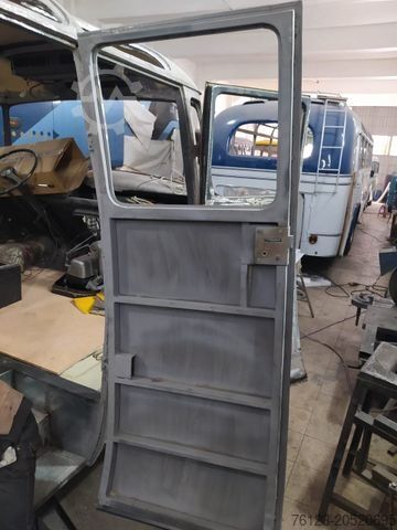 Minibüs MERCEDES-BENZ Vorgänger Sprinter O 319 Samba mit Faltdach AC