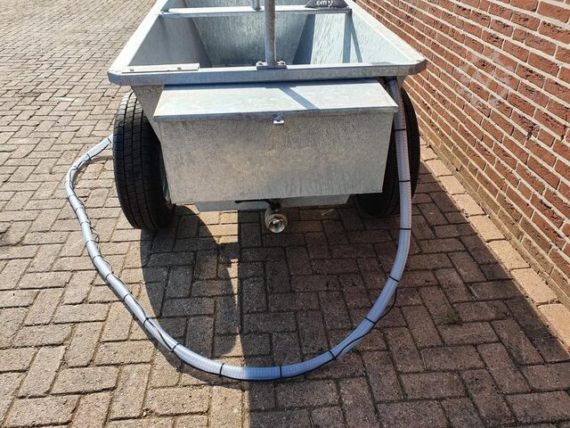 Voedermachine  Zonnedrinkbak 900 L  grootvee - Nieuw