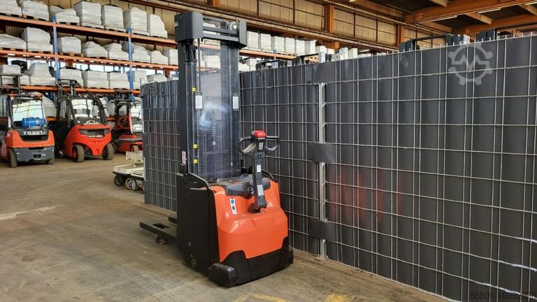 Stohovač palet BT SWE160L // Triplex // Baugleiches Gerät verfügbar