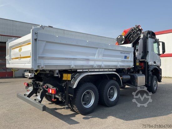 Autocamion basculant tridirecțional MERCEDES-BENZ AROCS 3351 AK 6X6  3-S-KIPPER BORDMATIK,  PALFINGERKRAN, NEU, MIETKAUF MGL
