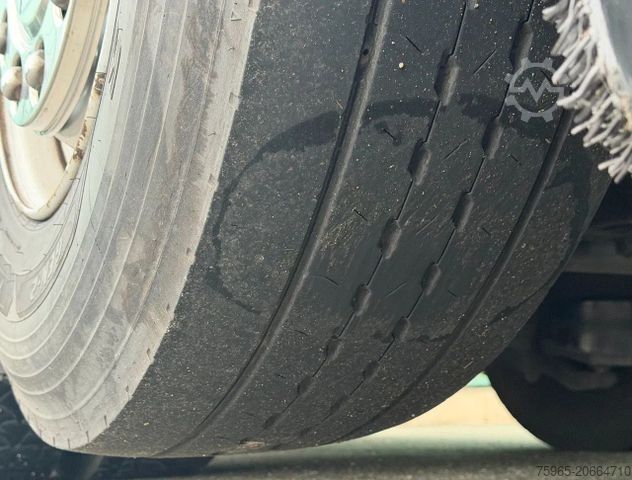 Kylbil SCANIA P370 VAN BEURDEN ISOLATED BOX THERMO KING TAIL L