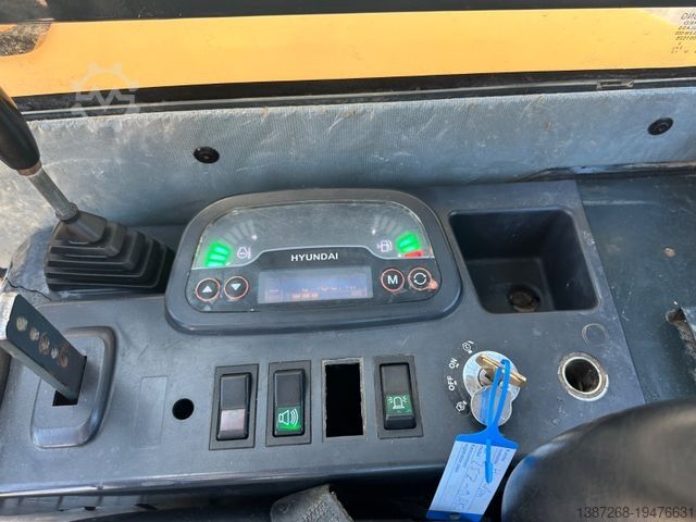 Minikotró HYUNDAI Robex25Z-9AK / 2018 BJ / 2.962 H / 2.580 KG