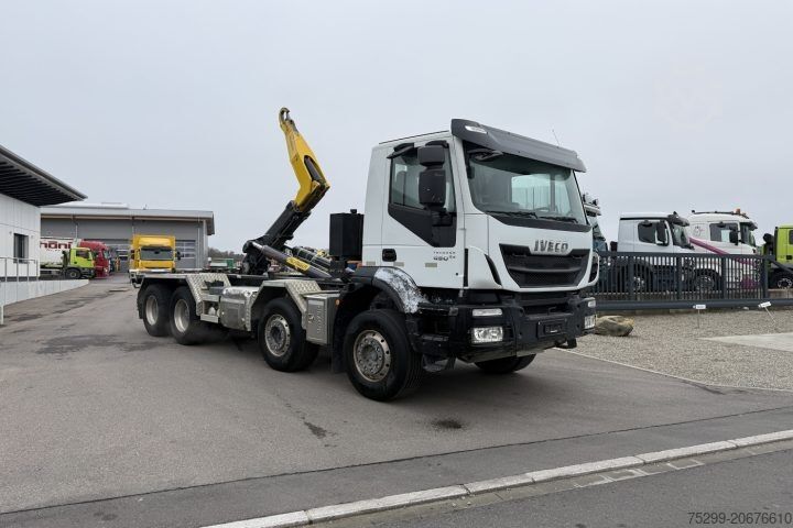 Camião porta-contentores de gancho Iveco 340T45 Trakker 8x4 Palfinger / Swiss-Vehicle