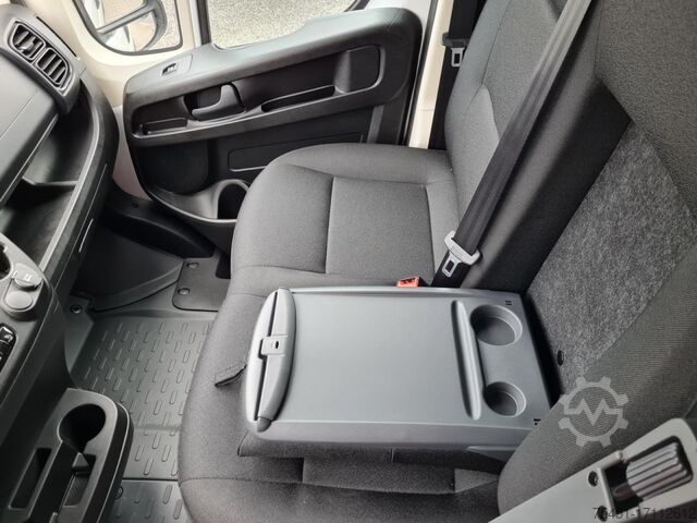 Kastenwagen Fiat Ducato 35 Kasten Doka 7-Sitze 2x Schiebetür Maxi L2H2