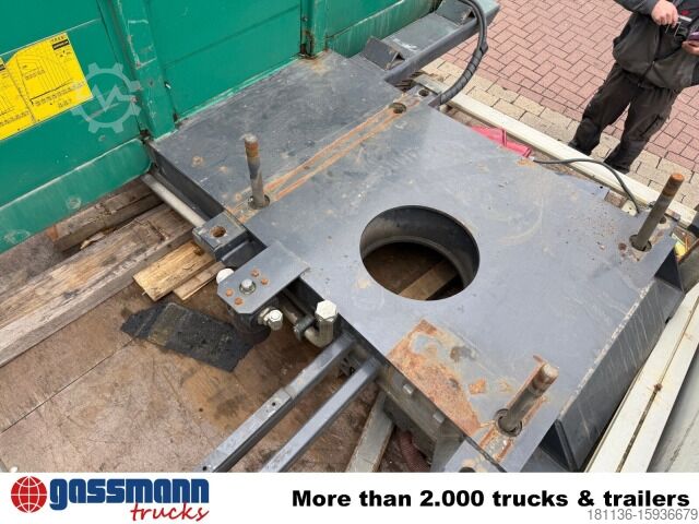 LKW mit Pritsche (offen)  Pritschenaufbau mit Platz für Kranmontage