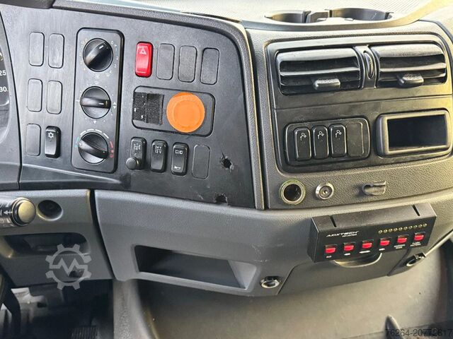 Chassis com cabina Mercedes-Benz Atego 1224 PTO