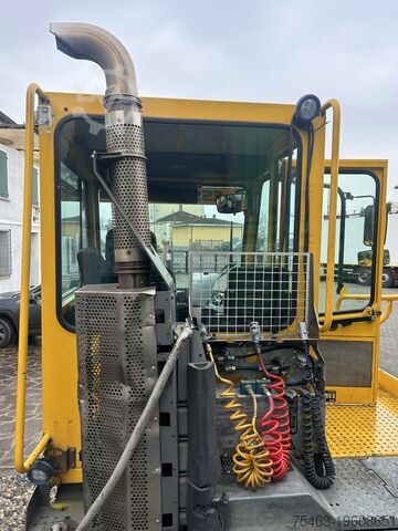 Tractora de carretera estándar TERBERG YT182