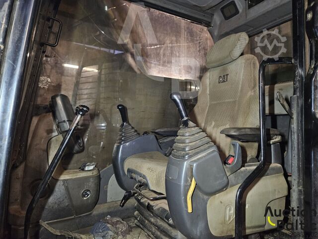 Crawler excavator Caterpillar 320 D