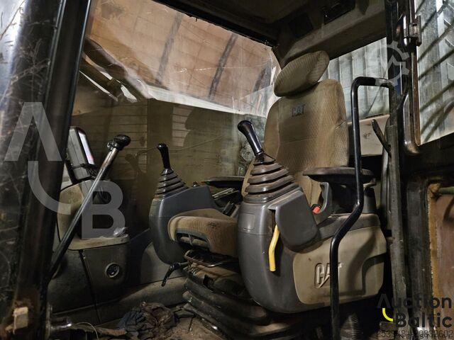 Crawler excavator Caterpillar 320 D