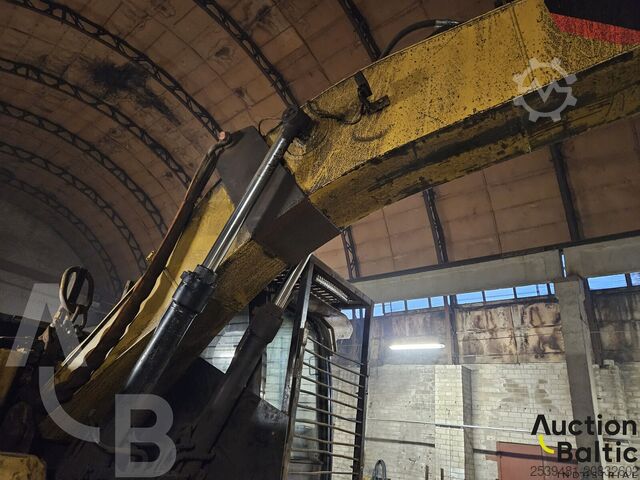 Crawler excavator Caterpillar 320 D