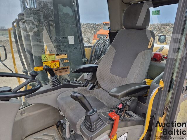 Wheel excavator Volvo EW 140 C