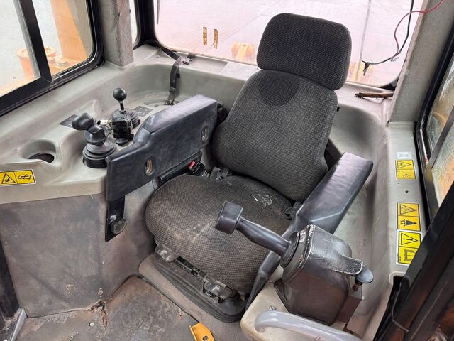 Buldožeri na točkovima Caterpillar D6T