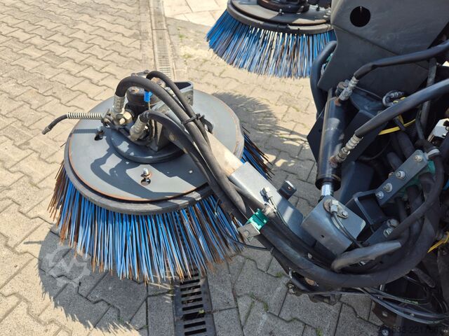 Yol süpürme aracı Hako Citymaster 2200