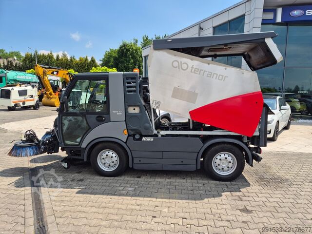 Yol süpürme aracı Hako Citymaster 2200
