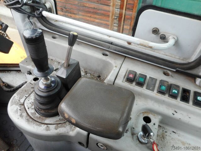 Kolový nakladač Hyundai HL740-7 mit HOCHKIPPSCHAUFEL SW VOLVO