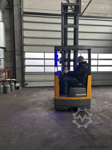 Carretillas retráctiles Jungheinrich ETV 216 Lithium