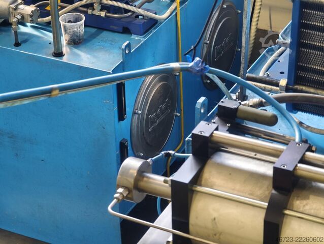 Pressure testing system for pipes  