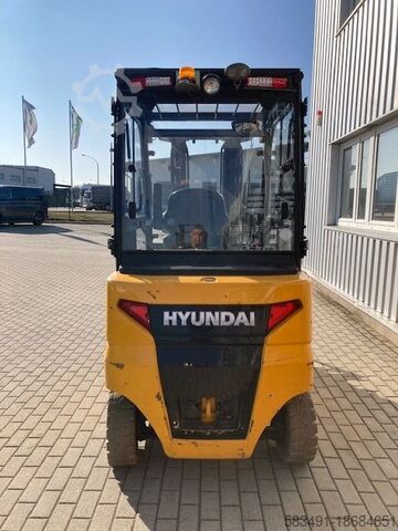 Elektrische vorkheftruck met 4 wielen Hyundai 30BH-9
