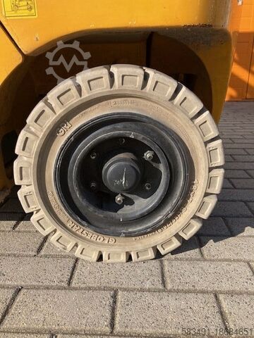 Elektrische vorkheftruck met 4 wielen Hyundai 30BH-9