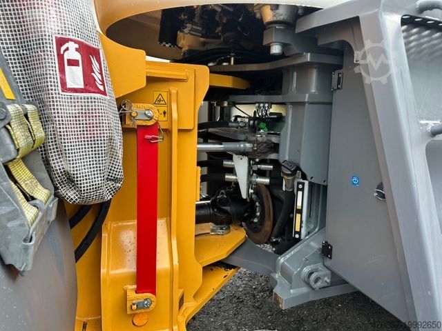 Cargadora de ruedas LIEBHERR L 566 XPower / Leichtgutschaufel 10 m³