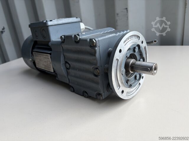 SEW-EURODRIVE RF17 DT63L4/B03 převodový motor 0,25 kW 94 ot/min 25 Nm i=13,84 s brzdou SEW-EURODRIVE RF17 DT63L4/B03 Getriebemotor 0,25 kW 94 U/min 25 Nm i=13,84 Bremse SEW-EURODRIVE RF17 DT63L4/B03 Getriebemotor 0,25 kW 94 U/min 25 Nm i=13,84 Bremse