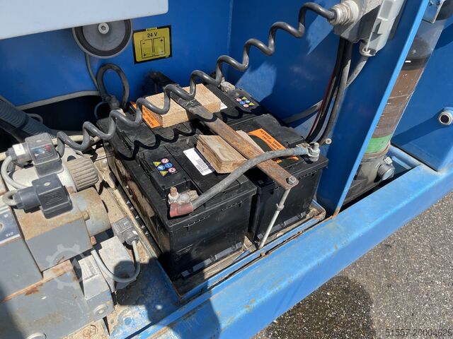 Scherenhebebühne Holland Lift Megastar G-320DL30 4WDS/N | 2006