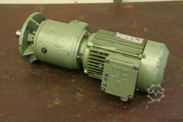 Tandwielmotor 0,75 kW 178 tpm SEW-EURODRIVE RF40DT80N4