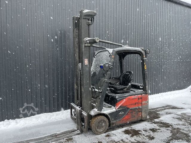 Empilhador eléctrico de 3 rodas Linde E16-02