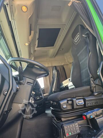 Camion à crochet élévateur IVECO Stralis AS