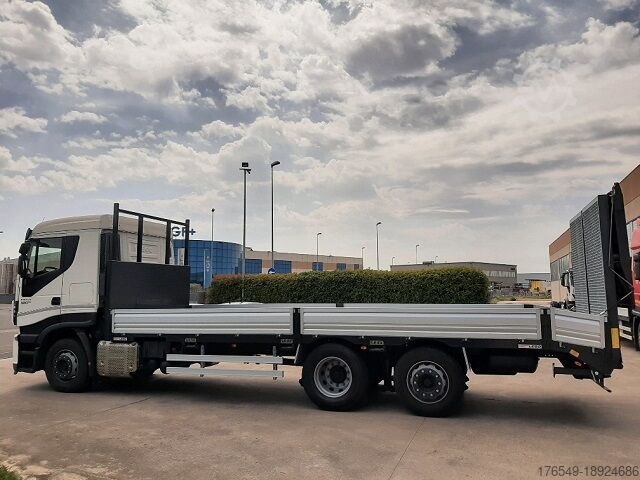 Járműszállító platform Iveco AS 260S42