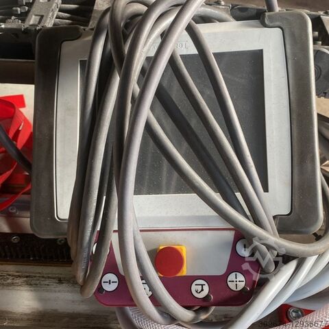 Automation system for injection molding WITTMANN W833PRO